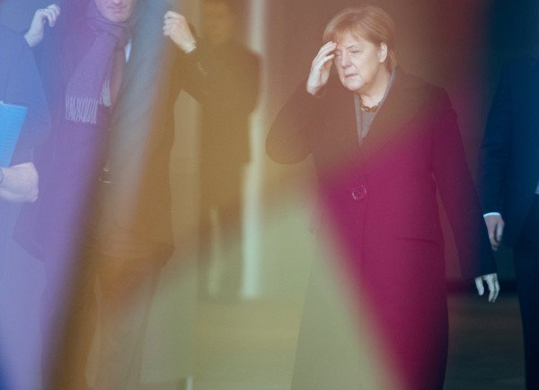 Bundeskanzlerin Angela Merkel am 01.03.2016 in Berlin auf dem Weg zum Empfang des Kroatischen Ministerpräsidenten. (Foto: Michael Kappeler/dpa)